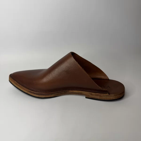 Mule Carol – Diseño artesanal en cuero vacuno - Imagen 5