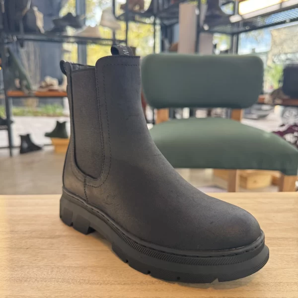 Bota Leire de Cuero Sintético para Mujer en color negro – Vista frontal